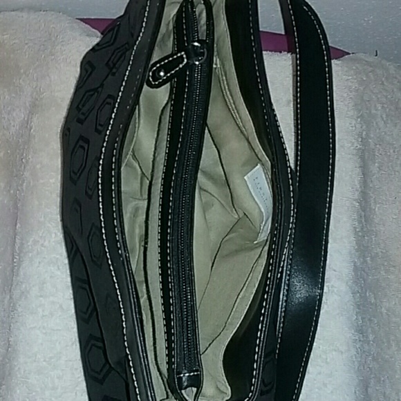 First Issue A Liz Claiborne Co. Handbag - Picture 8 of 8